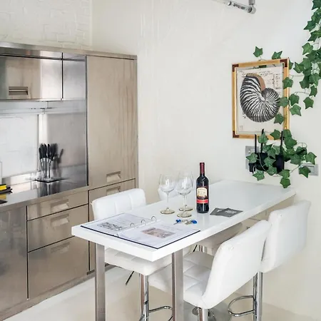 Elegant In Pitti Area Apartment *