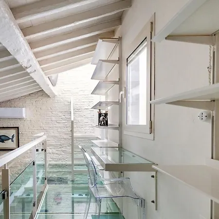 Elegant In Pitti Area Apartment