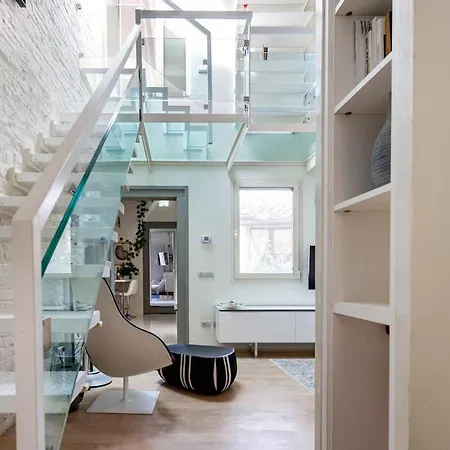 Elegant In Pitti Area Apartment