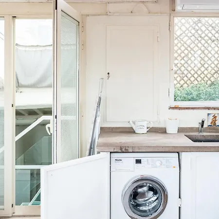 Elegant In Pitti Area *