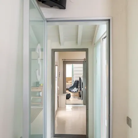 Elegant In Pitti Area Apartment *