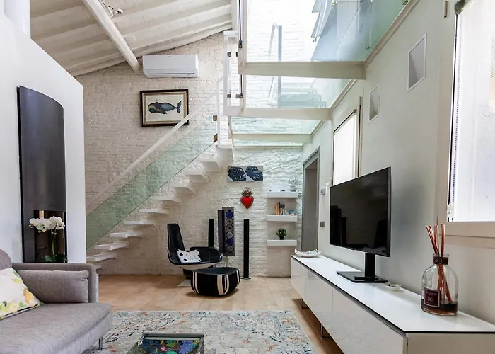 Elegant In Pitti Area Апартаменты *