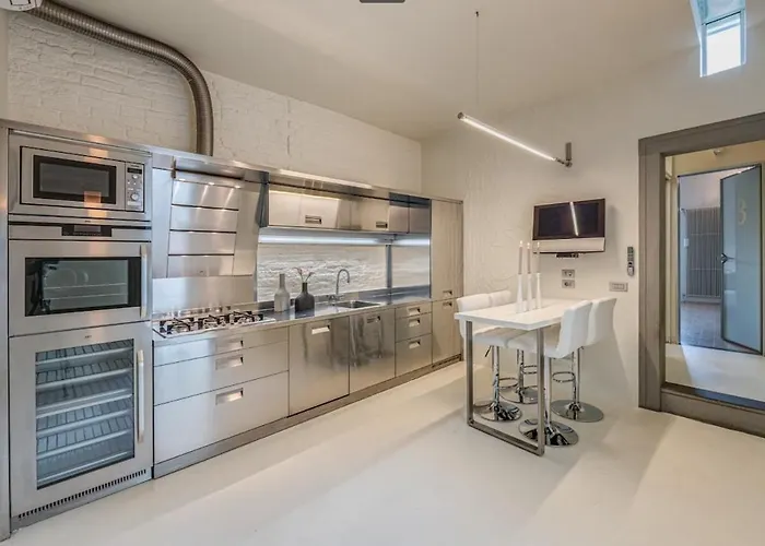 Elegant In Pitti Area Апартаменты *