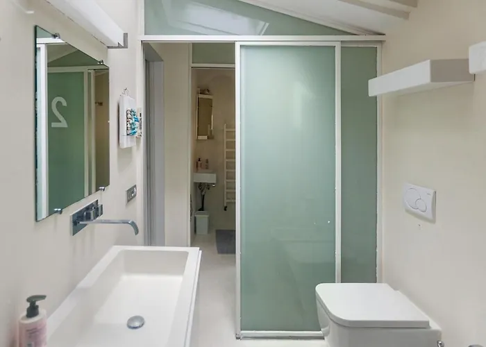 Elegant In Pitti Area Апартаменты *